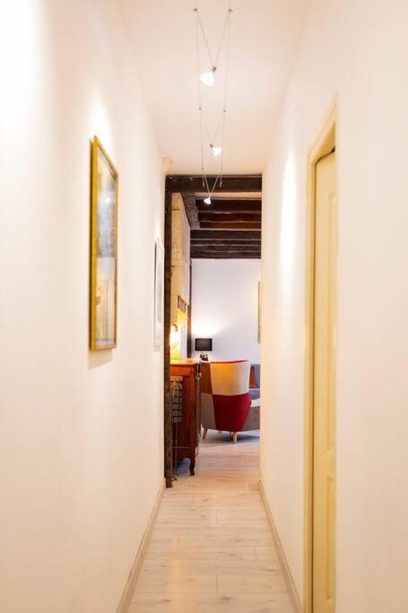 Le "Pied A Terre" - Appartement Plein Centre Avec Parking Prive Bourges Dış mekan fotoğraf