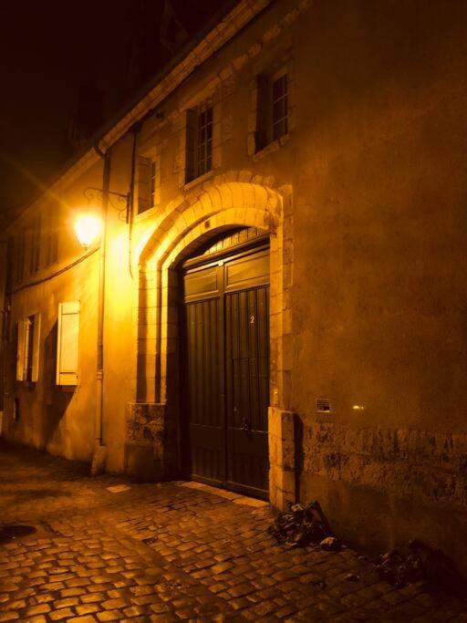 Le "Pied A Terre" - Appartement Plein Centre Avec Parking Prive Bourges Dış mekan fotoğraf