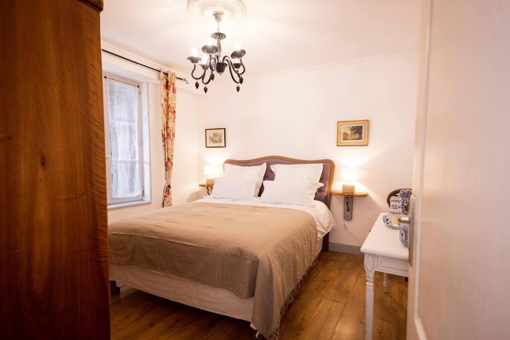 Le "Pied A Terre" - Appartement Plein Centre Avec Parking Prive Bourges Dış mekan fotoğraf