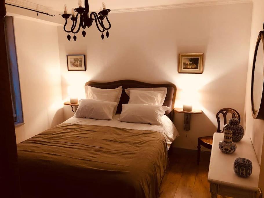 Le "Pied A Terre" - Appartement Plein Centre Avec Parking Prive Bourges Dış mekan fotoğraf