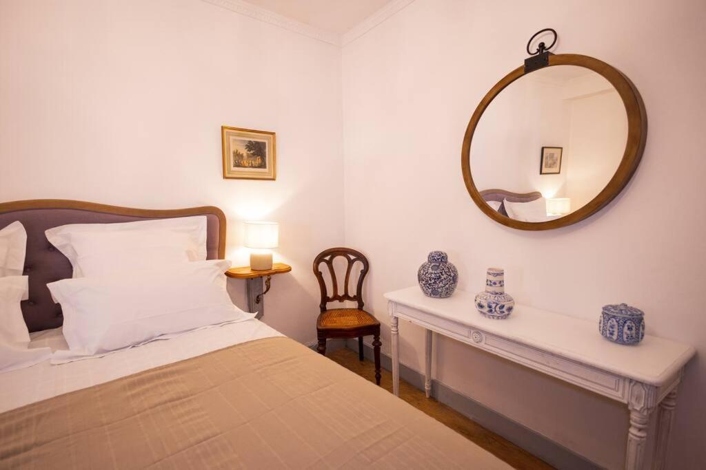 Le "Pied A Terre" - Appartement Plein Centre Avec Parking Prive Bourges Dış mekan fotoğraf