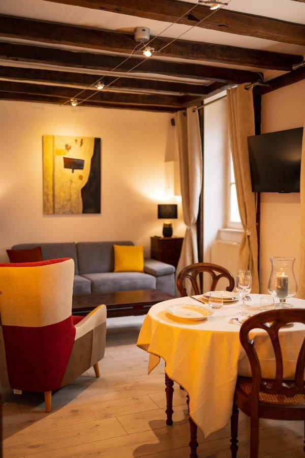 Le "Pied A Terre" - Appartement Plein Centre Avec Parking Prive Bourges Dış mekan fotoğraf